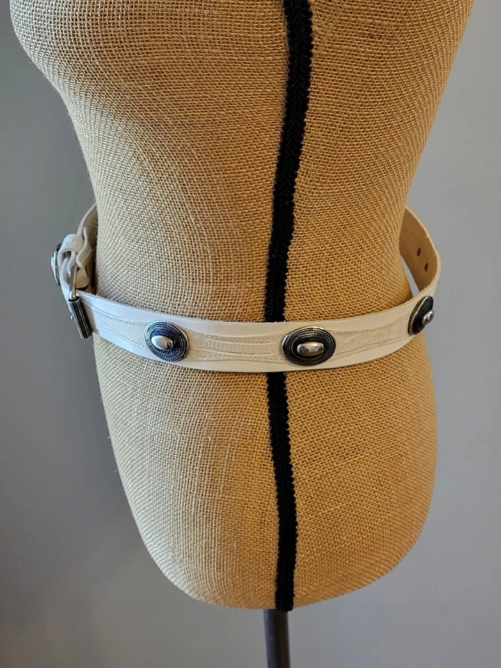 Cinturón medallón grande Bijoux Medici cuero marfil acento reptil plata esterlina Foto 3 de 4