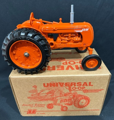 Ertl Universal CO-OP E-5 Tractor 1st in a Series 1/16 Limited Edition #A001TO