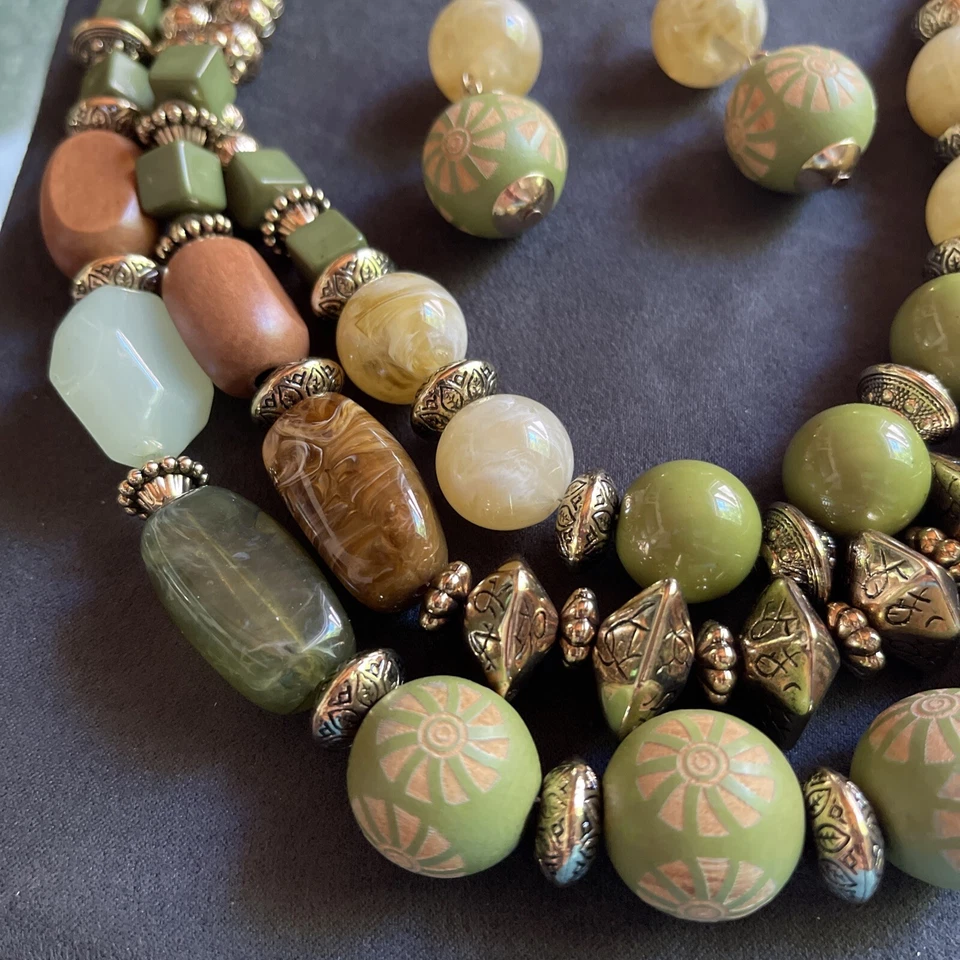 Pendientes collar de cuentas verdes marca Eocar multihilo cobre, Demi Parure Foto 4 de 4