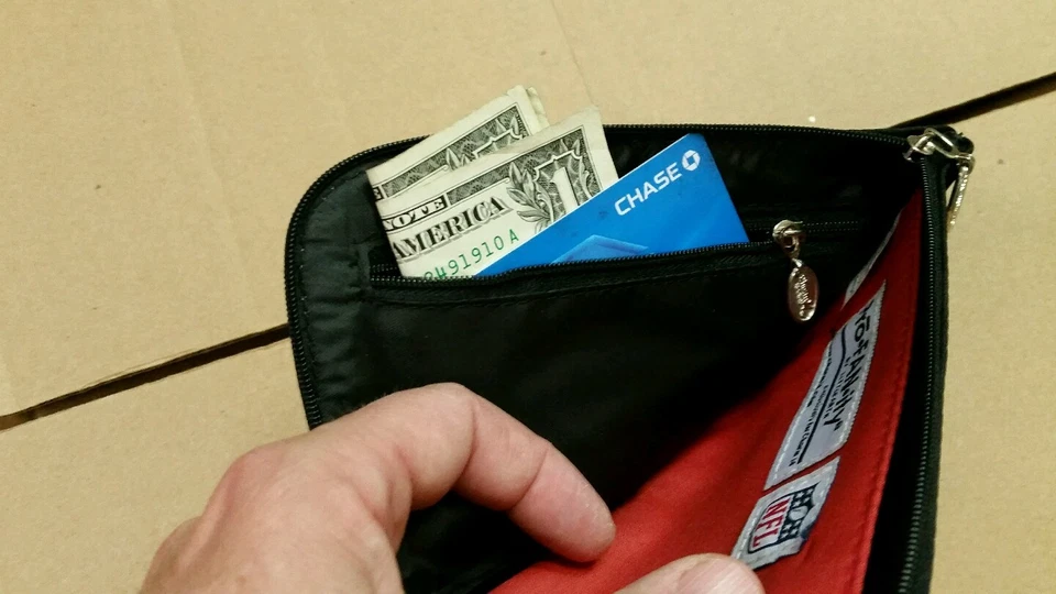 Iowa Hawkeyes ID Wallet Wristlet Cell Phone Case Charm 14 Purse - Image 2 of 3