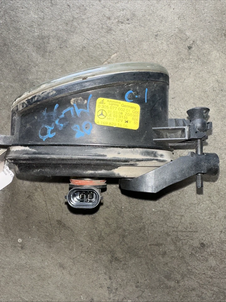 06-10 Faro antiniebla delantero derecho Mercedes Ml350 CLS500 CLK350 OEM Foto 4 de 4