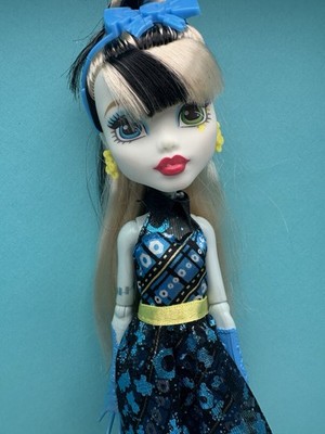Mattel Monster High Welcome to Monster High Photo Booth Doll Frankie Stein 2016