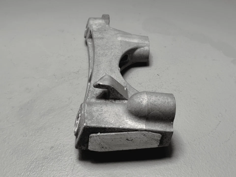 2020 - 2025 丰田 Highlander 2.5L 发动机乘客侧安装间隔支架 原始设备制造商 — 第 3/4 张图片