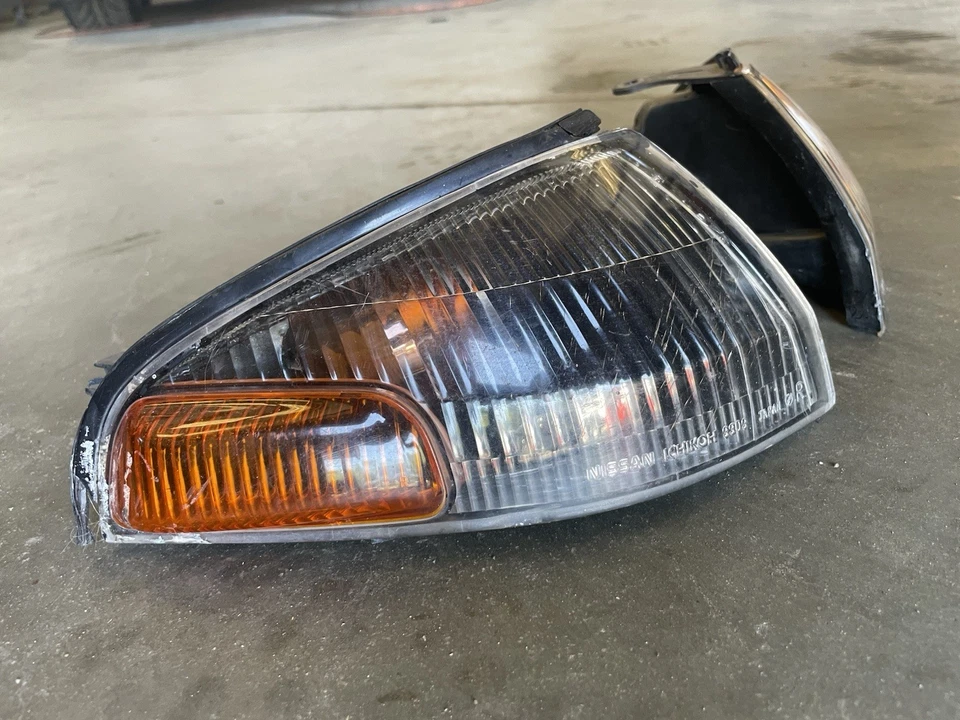 Señal indicadora de luz de esquina delantera Nissan Skyline R32 GTS JDM genuina usada Foto 3 de 4