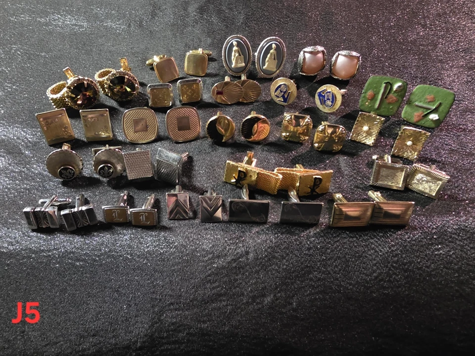 Lot Of 22 Men's Vintage Cufflinks  Mixed Brand And Styles Costume Jewelry - Image 2 of 3