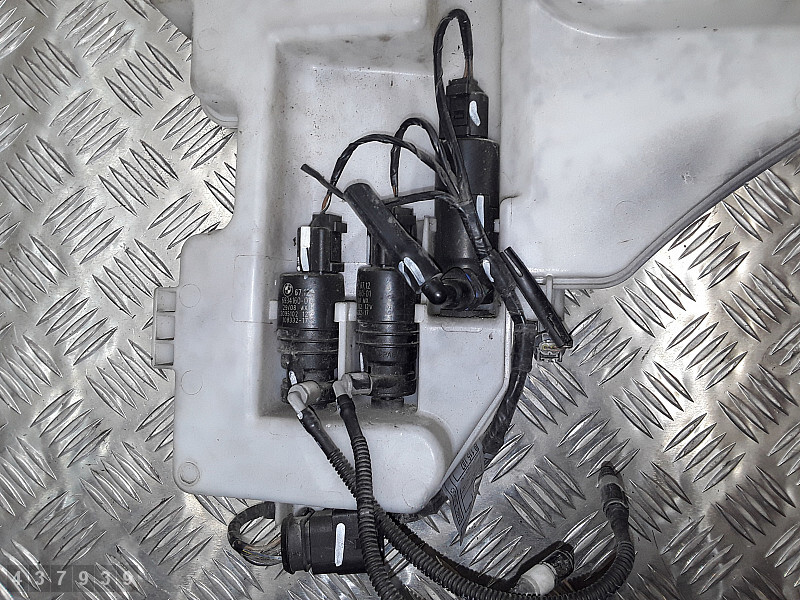 BMW X5 Series E70 Windscreen Washer Bottle Tank With 3 PUMPS 7161476