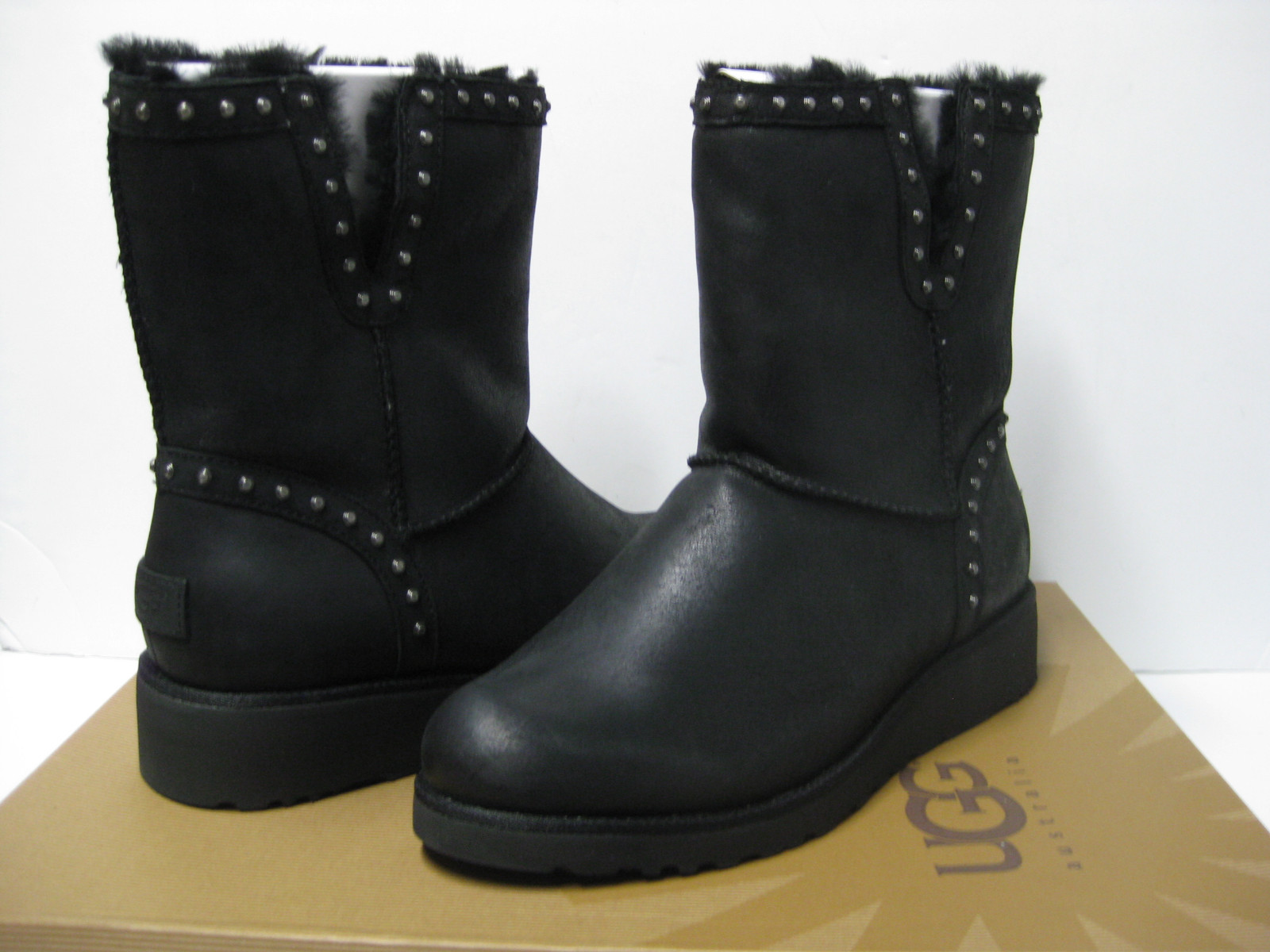 UGG CYD WOMEN SHORT BOOTS SUEDE BLACK 