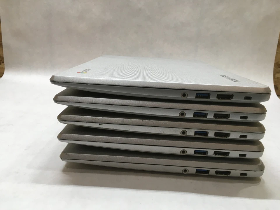 Toshiba CB30-B3122 Lot of 5 Broken Screens For Parts or Repair- FT - Image 4 of 4