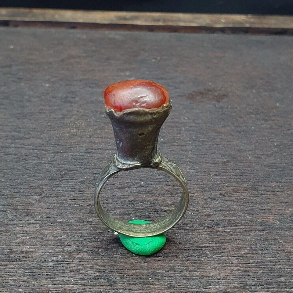 Antiguo anillo vintage casi oriental con ágata centro piedra imperio turco era regalo Foto 3 de 4
