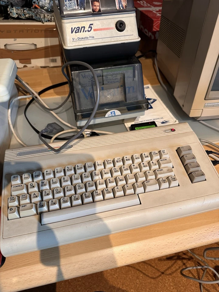 Commodore C64 in top Zustand! Ohne Monitor, Mit Floppy, Datasette 2/ Joys. Uvm. - Bild 4 von 4