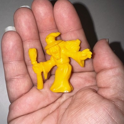 Monster In My Pocket Figurine Series 1 - No. 44 Yellow Witch 5 Points