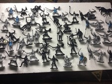 Medieval Toy Knights 2  Plastic Soldiers Unbranded Lot of 46 Figures.
