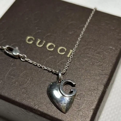 GUCCI collana ciondolo argento a forma di cuore per donna articolo moda come regalo
