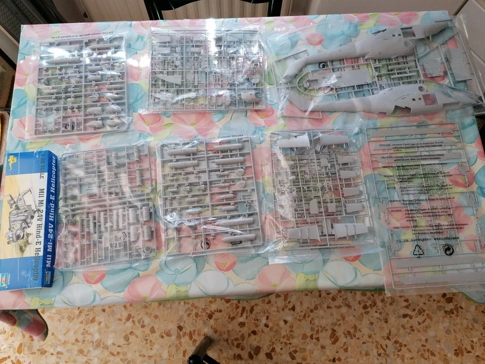 ITALERI 1/35 MIL MI-24V HIND-E HELICOPTER  - Immagine 3 di 4