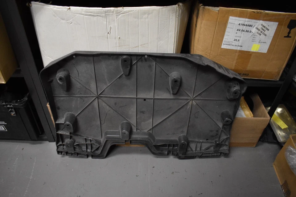 Protector trasero Maserati Quattroporte 2014-2015 OEM de fábrica Foto 4 de 4