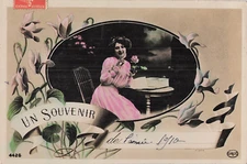 CP A SOUVENIR MEDALLION WOMAN SITTING WITH PINK - ILLUSTRIOUS FLOWERS - 41189