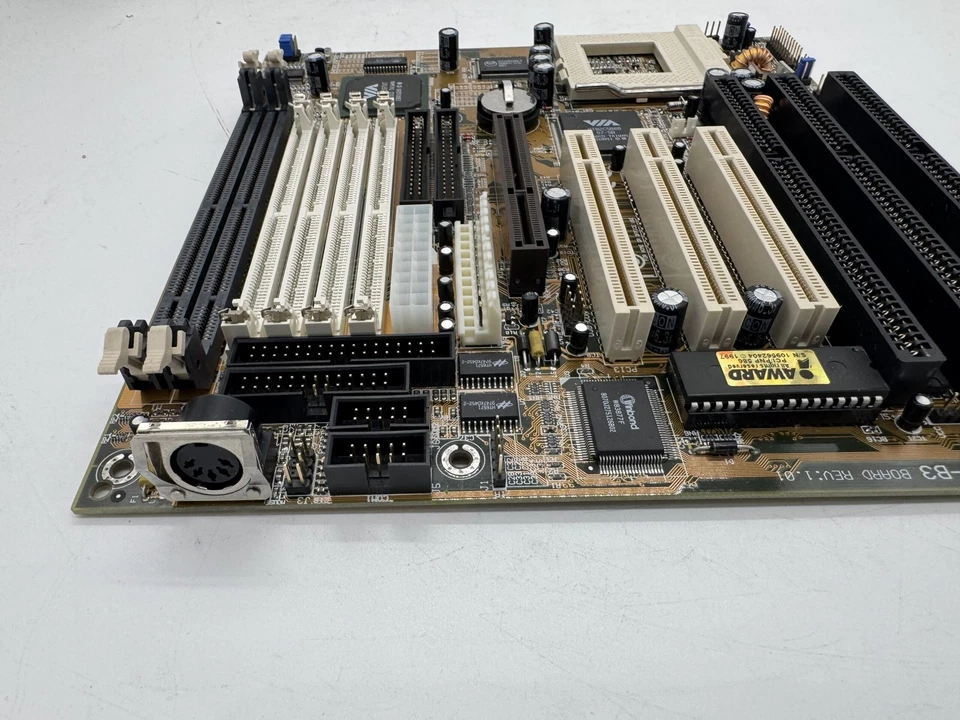 Motherboard, Tekram P5VP3-B3 , AT , 3X ISA, 3x PCI - Image 2 of 2