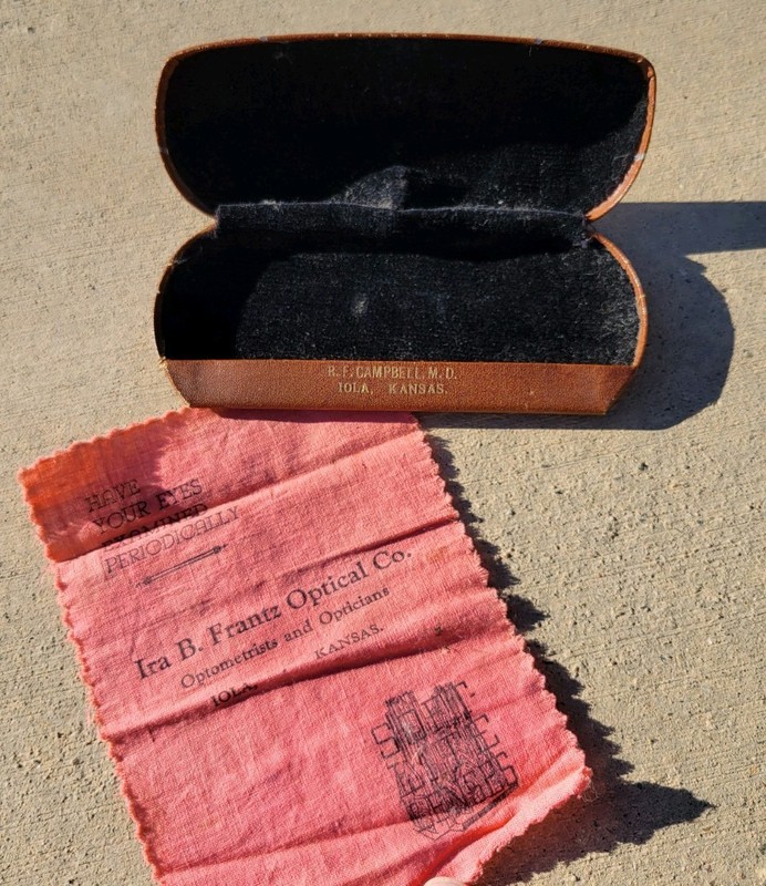 IOLA, KANSAS ~ FRANTZ OPTICAL CO. ~ R.F. CAMPBELL, M.D. ~VINTAGE ~EYE GLASS CASE