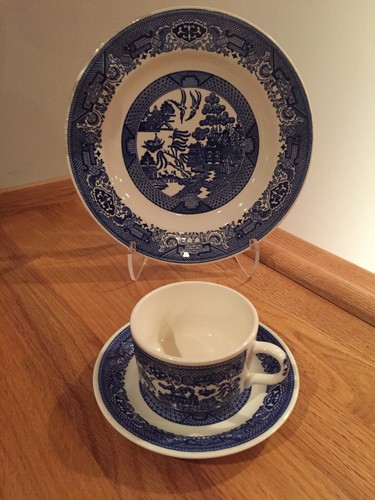Royal China (USA) Blue Willow Ware 7-pc Place Setting - VTG - Picture 7 of 12