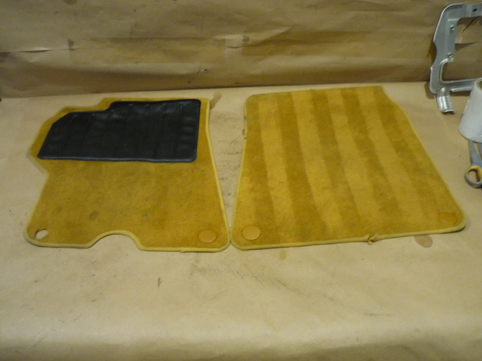 Ferrari California - Juego de alfombras de piso delantero (beige) USADAS P/N 81267500-81267600 Foto 2 de 4