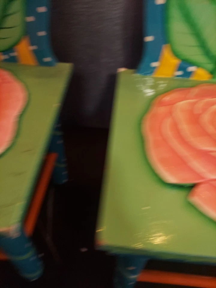 Juego de 2 sillas infantiles de madera con flores de 22"x13" Foto 4 de 4