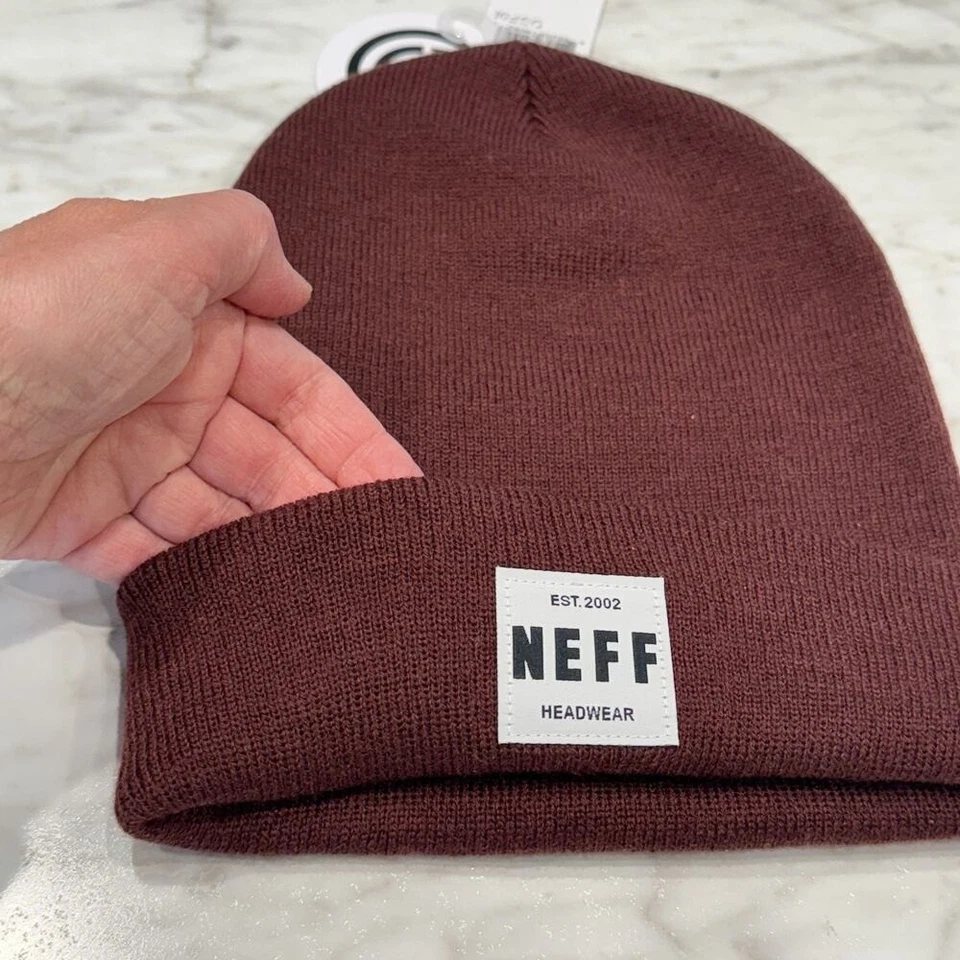 Neff Gorro Unisex OS Logo Borgoña Tejido Parche Invierno Puños NUEVO Foto 3 de 4