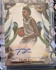 Topps 2024-25 Inception Rookie Autograph Tyler Smith #RA-TS Milwaukee Bucks