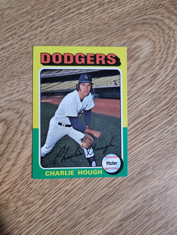 1975 Topps - CHARLIE HOUGH -#71- Los Angeles Dodgers - SET BREAK - EXCELLENT ⭐⭐