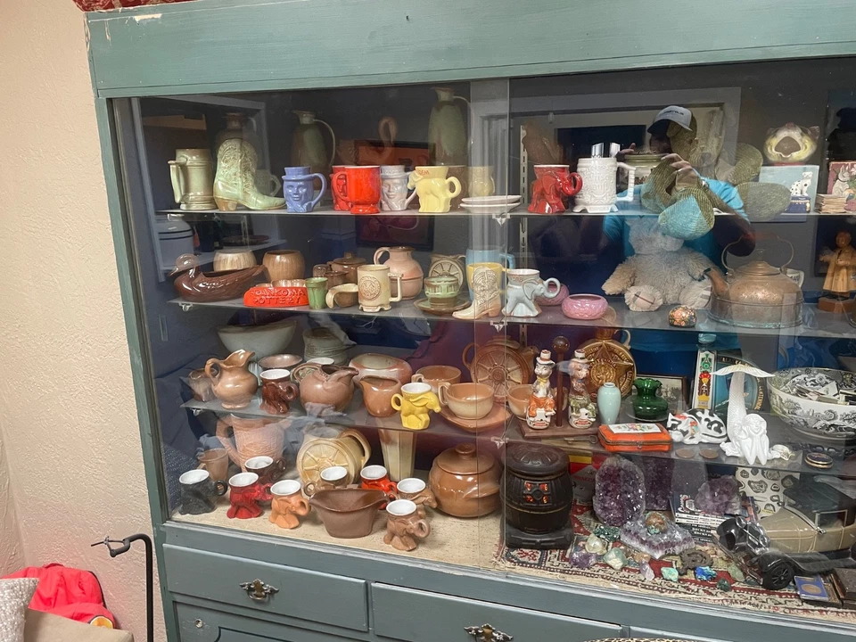 2 vitrinas de pino puertas de cristal, cajones de madera, hechas a mano 23 cajones grandes iluminados Foto 4 de 4