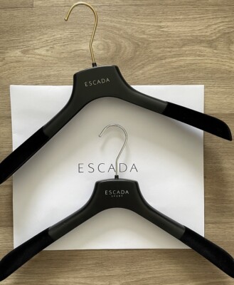 ESCADA SET 2 x Kleiderbügel, Hanger f. Shirt, Jacke, Mantel, Weste, Kleid, Bluse