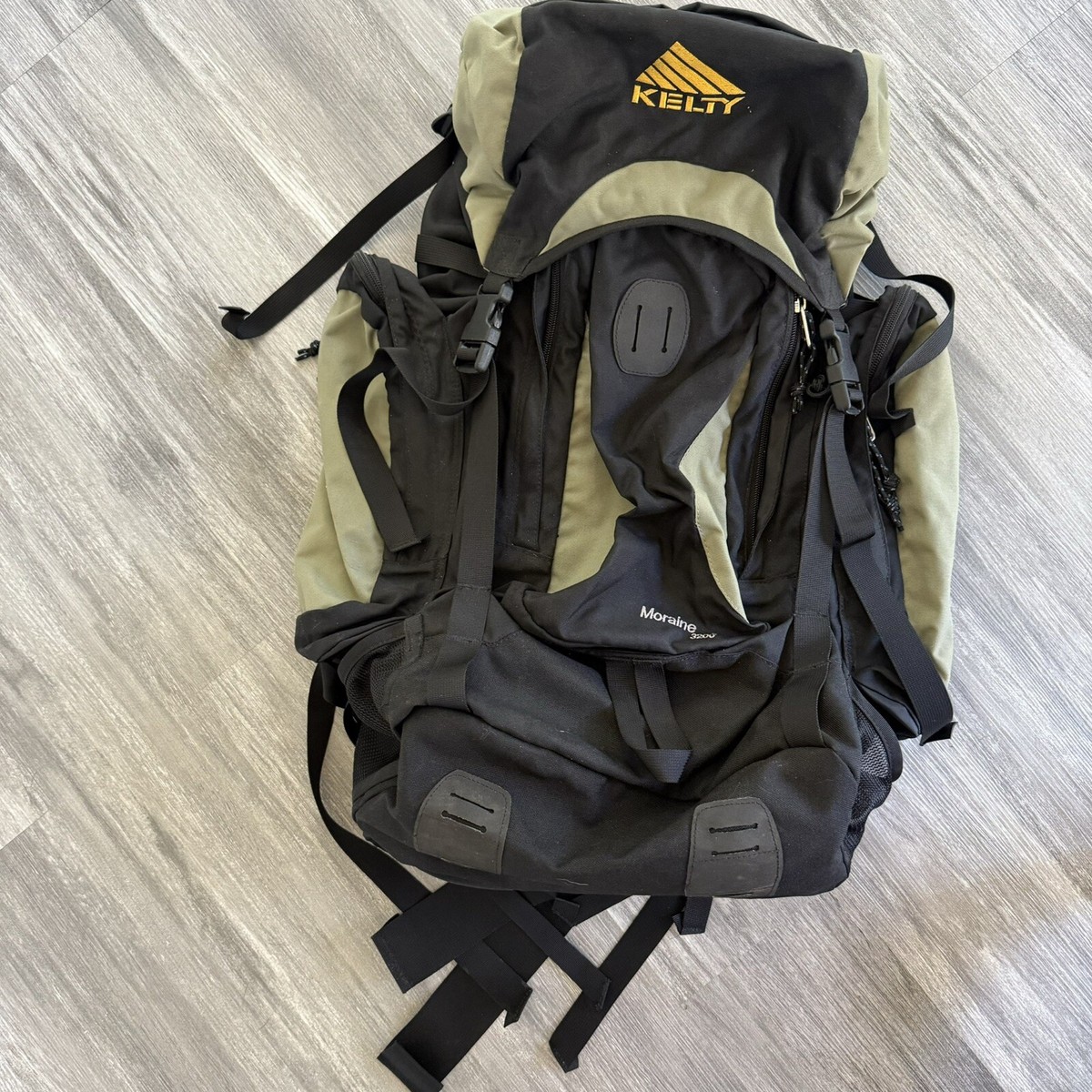 patagonia boys backpack Kids Refugito 12L Our Refugito Daypack 18L Sports backpack Nike Varsity Size:Small Bag color-collection:Disney Mickey and Friends Collection