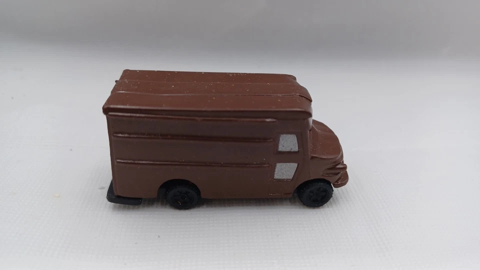 Camión de reparto vintage Safari Cake Topper de goma marrón Foto 3 de 4