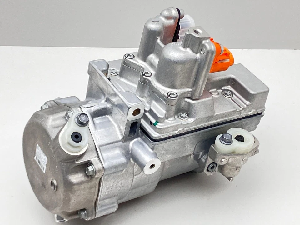 Compressore Aria Condizionata Originale Denso Elettrico 926008999R Renault Zoe - Immagine 3 di 4