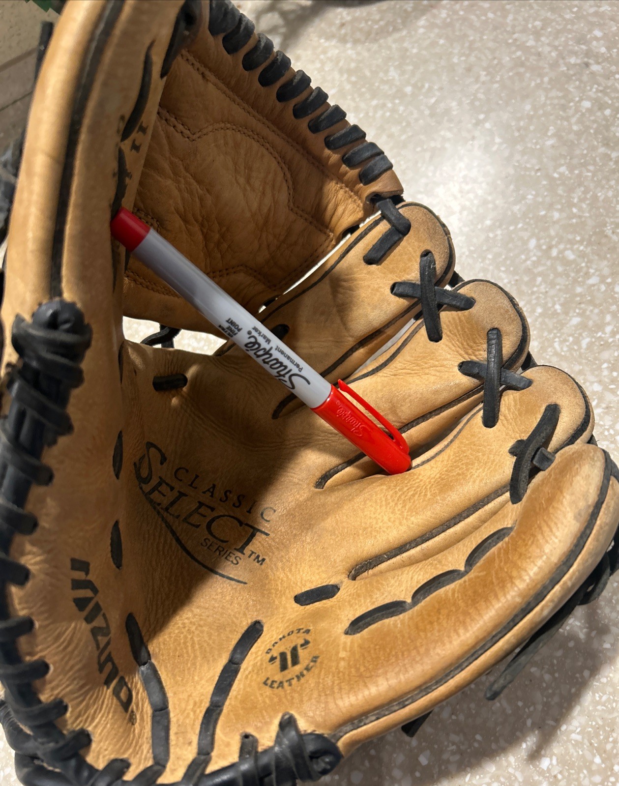 Mizuno Classic Select Baseball Glove-Dakota Leather GCY-1100