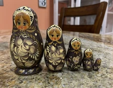 VTG Russian Nesting Dolls Hand Painted Wood 5-Piece Dolls Purple