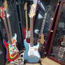 Imagen de FENDER Squier Stratocaster Guitar Lake Placid Blue! W/GIG BAG EX!! PLAYS GREAT!