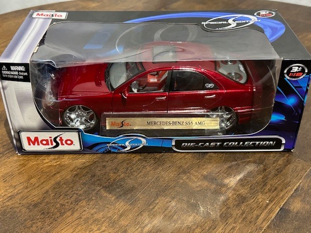 MAISTO MERCEDES BENZ SL 55 AMG 1/18 LUXURY SPECIAL EDITION RED