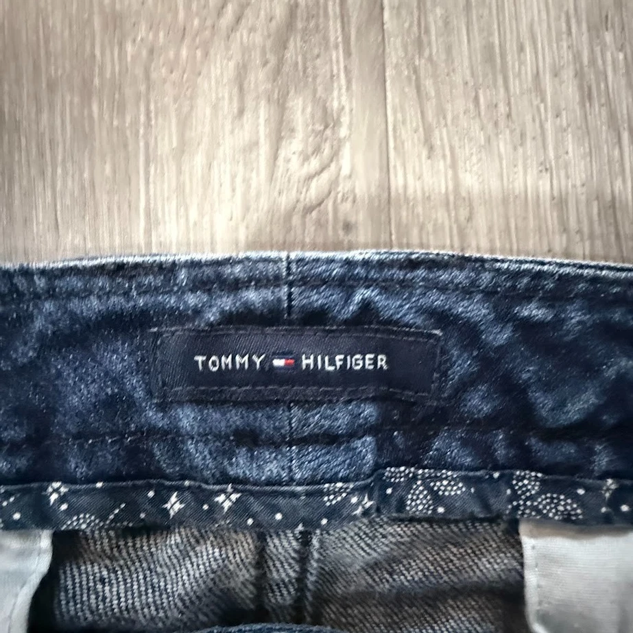 Jeans feminino Tommy Hilfiger 32 azul perna reta punho de botão casual denim cropped - Imagem 2 de 4