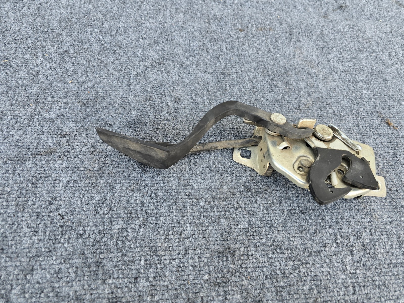 HOOD SAFETY LOCK LATCH OEM 119K 08-19 MASERATI GRANTURISMO