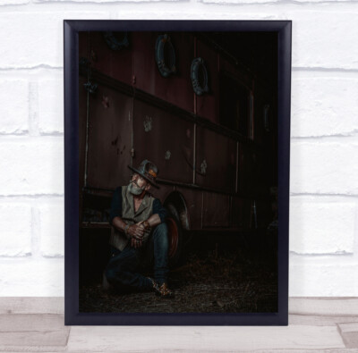 Mann Hut Bart dunkel Low Key Low-Key Jeans Portrait Außen Wand Kunstdruck