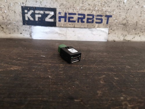 VW Passat 3G B8 Radiobedienung USB Anschluss 5Q0035726 283147