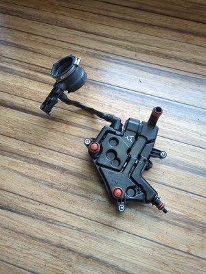 ?16-20 MERCEDES C63 AMG LEFT ENGINE OIL AIR SEPARATOR A1770782300 