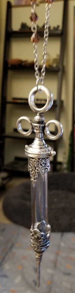 Collar Jeringa Médica Victoriana Antigua Estilo De Colección Fantasía Gótica Juegos con disfraces Steampunk Foto 2 de 4