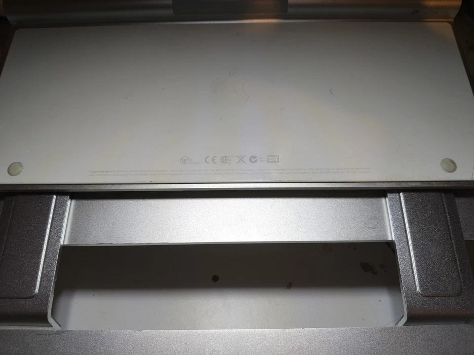 Apple Bluetooth Keyboard British English SOLD AS SEEN FOR PARTS UNGETESTET - Bild 4 von 4