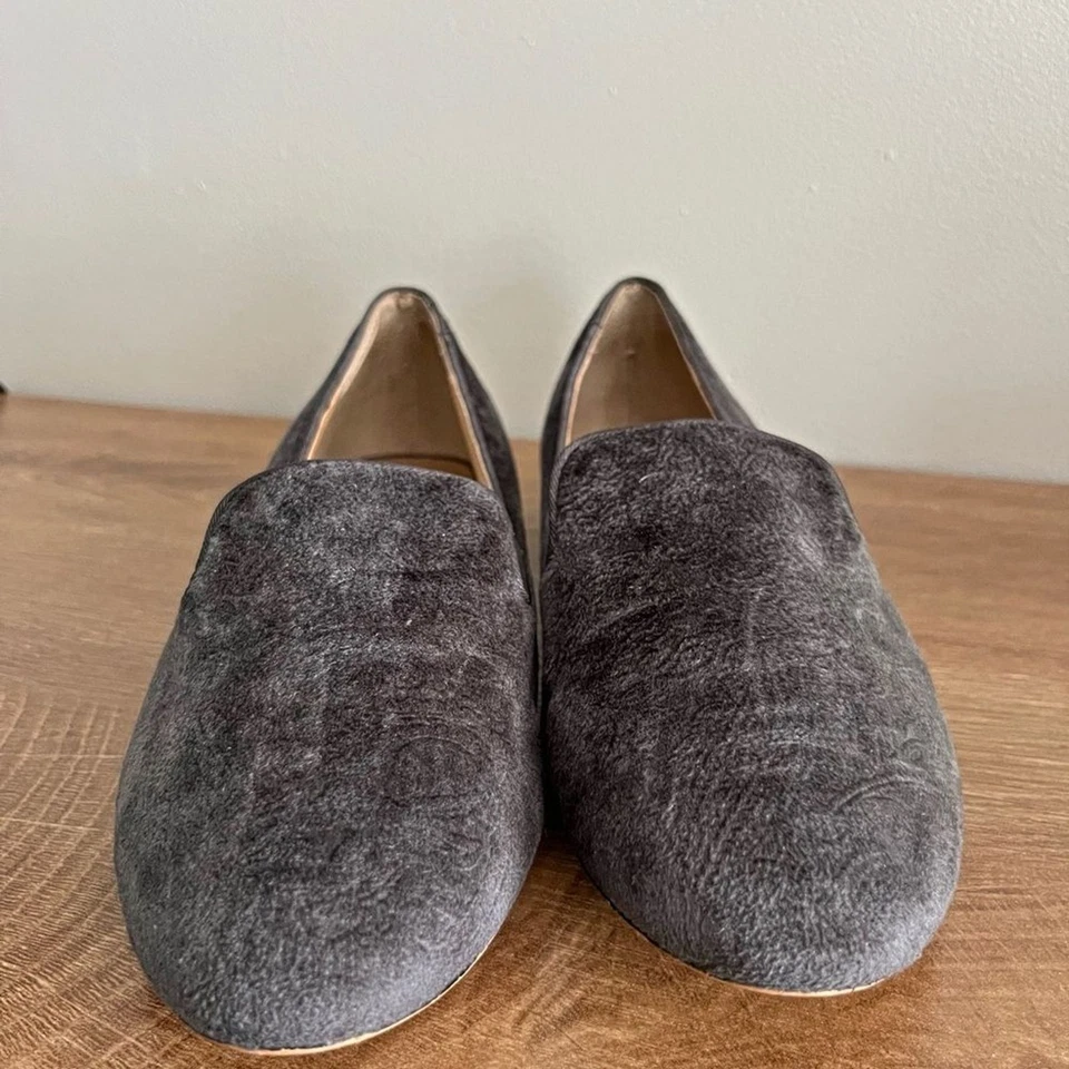 Mocasín plano TAHARI gris foley jacquard floral terciopelo sin cordones Foto 3 de 4