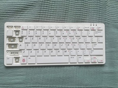 Raspberry Pi 400 Tastatur-PC 4GB RAM Rot/Weiß QWERTY Layout gebraucht