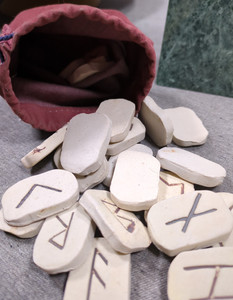 Set Of 25 White Norse Rune Stones With Bag Viking ROUGH HEWN Ceramic Runes