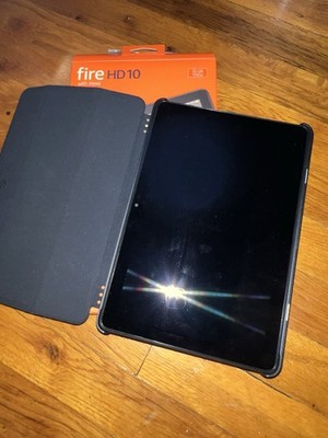 Amazon Fire HD 10 11th Gen 2021 32GB, Wi-Fi, 10.1'' Black w/ case, charger bundle