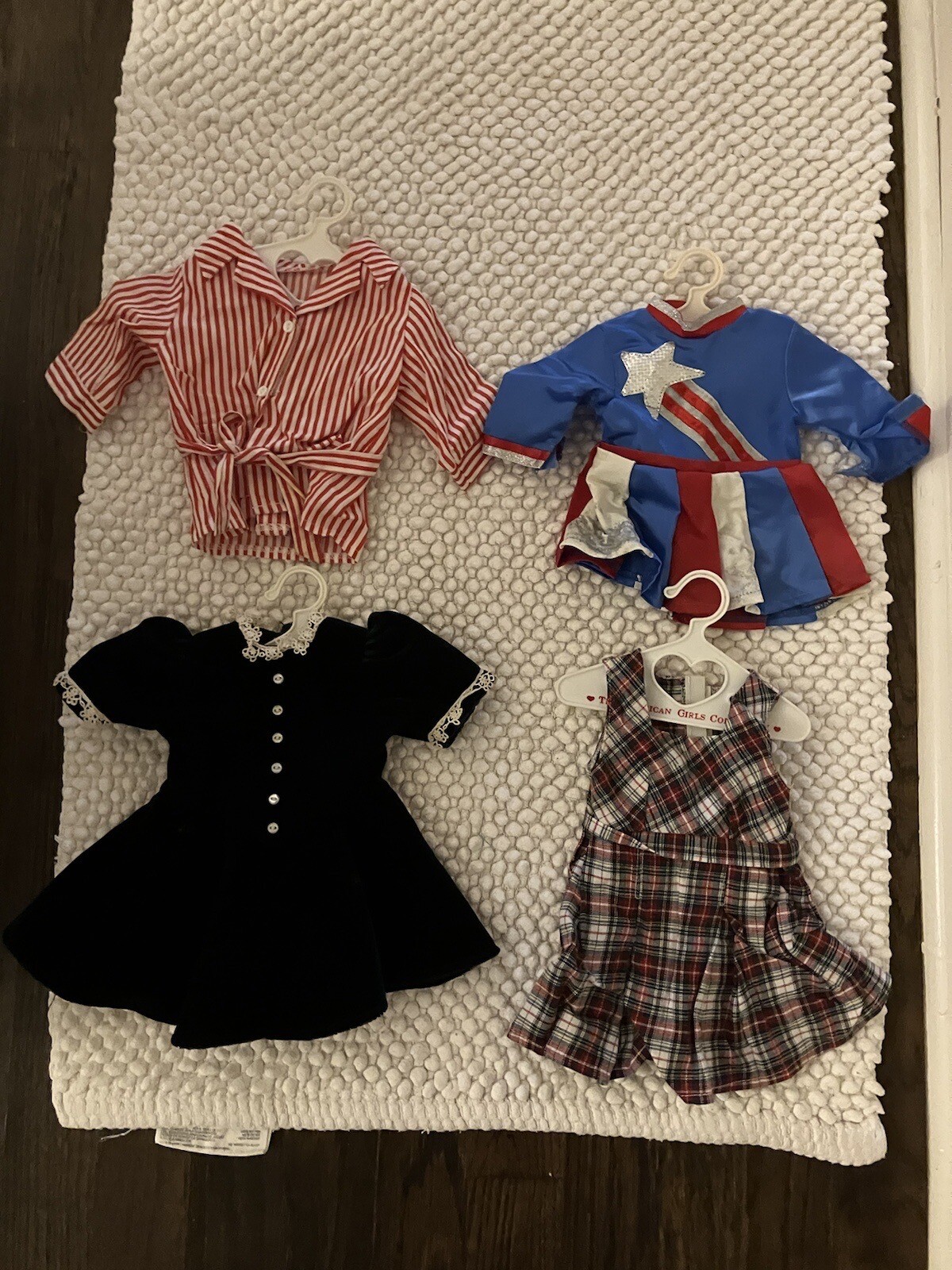 Original American Girl Doll (Molly) WITH Bed, Trunk, Books and Outfits