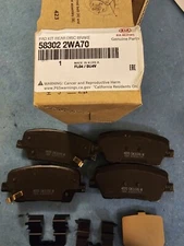 NEW GENUINE KIA HYUNDAI REAR BRAKE PADS SET WITH FITING KIT & SHIMS